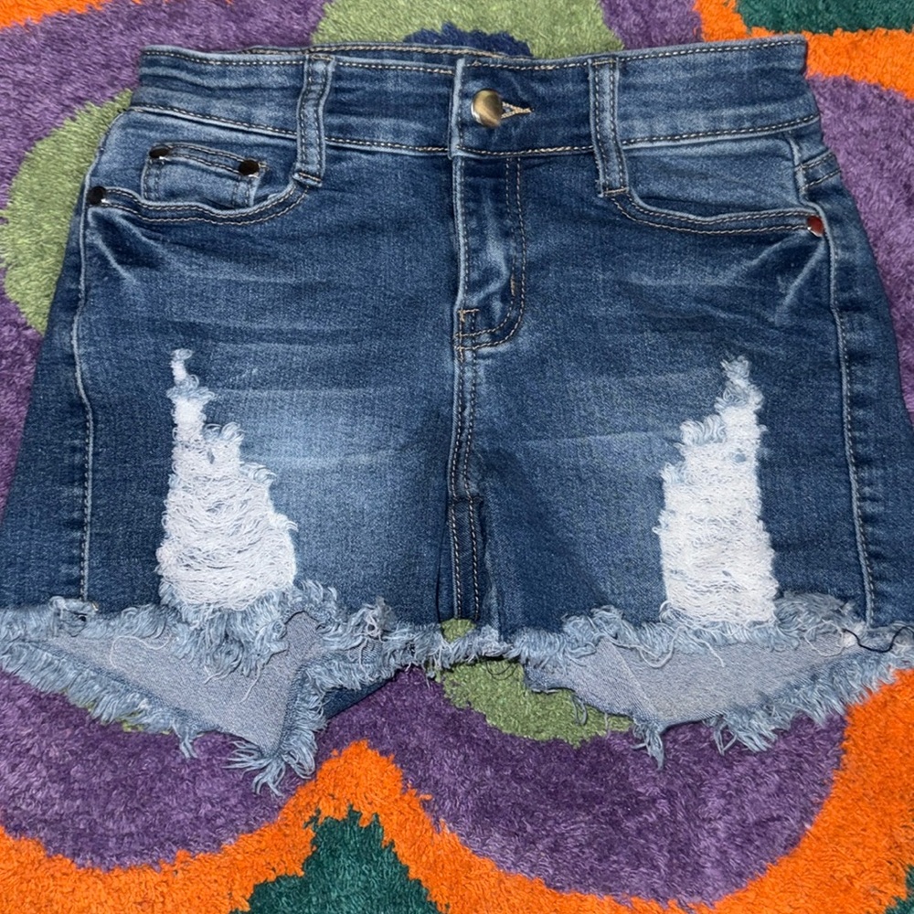 Jean shorts! Form fitting